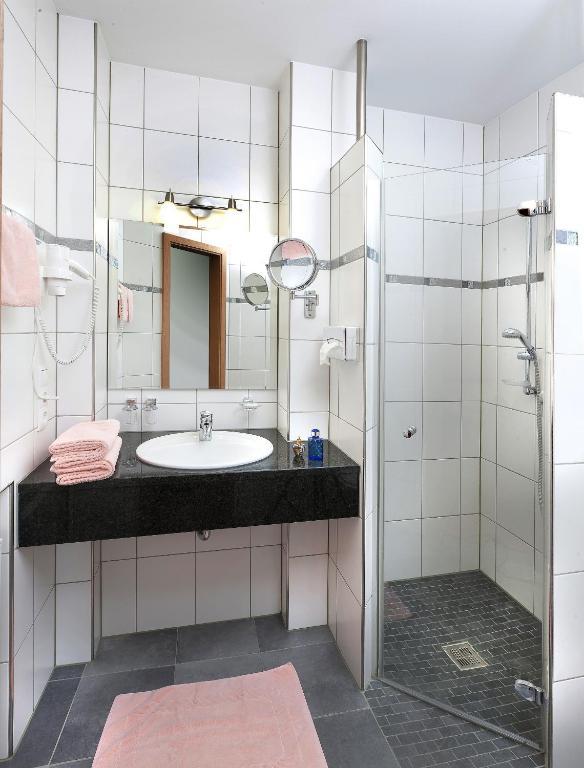 Hotel Pohl Kinheim Номер фото