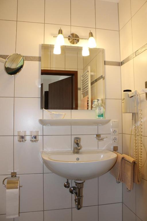 Hotel Pohl Kinheim Номер фото