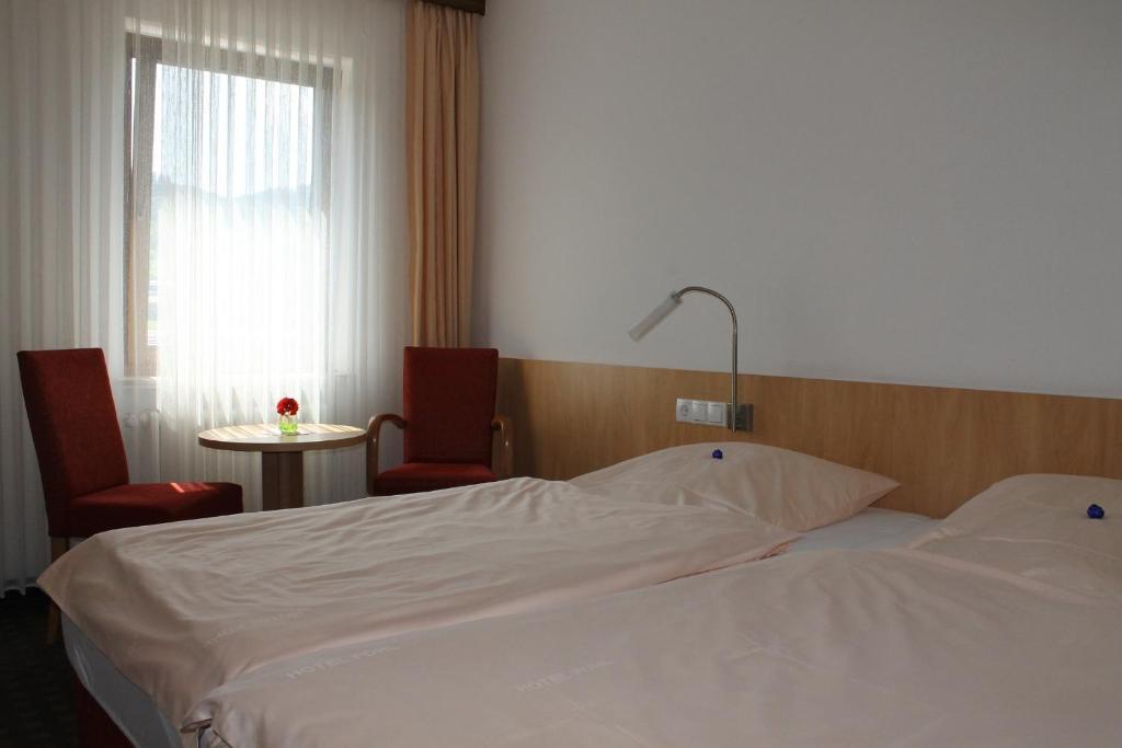 Hotel Pohl Kinheim Номер фото